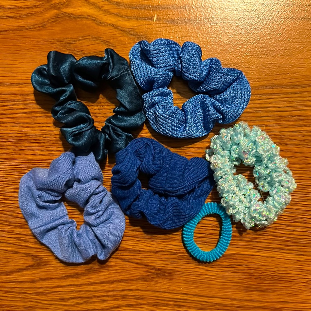 5 pc scrunchies.